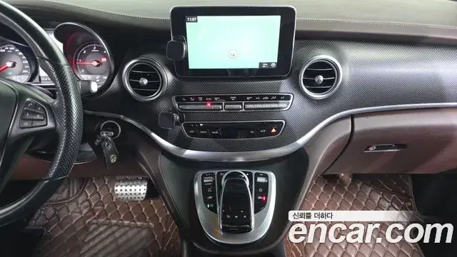 Mercedes-Benz V-Class 2018 — Şəkil 16/20