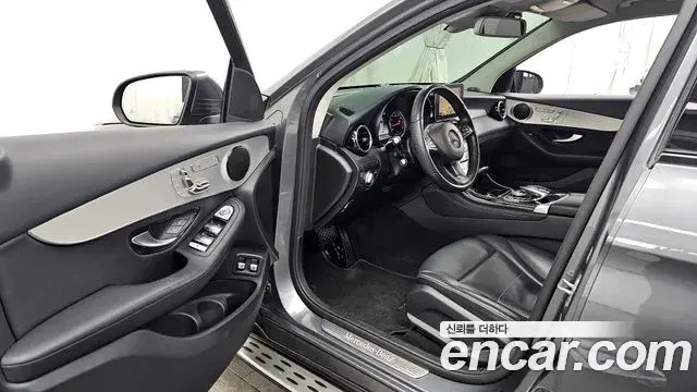 Mercedes-Benz GLC-Class 2018 — ფოტო 13/20