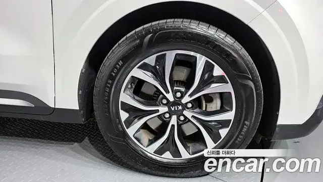 Kia Carnival 2020 — Фото 5/20