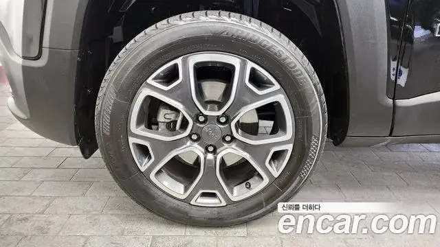 Jeep Renegade 2018 — Фото 5/20