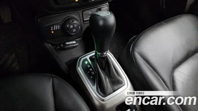 Jeep Renegade 2018 — Фото 9/20