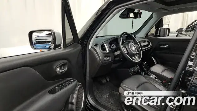 Jeep Renegade 2018 — Фото 10/20