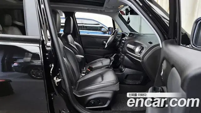 Jeep Renegade 2018 — Фото 11/20