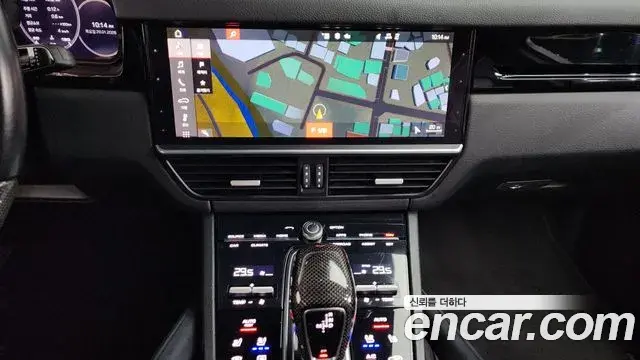 Porsche Cayenne 2021 — ფოტო 7/20
