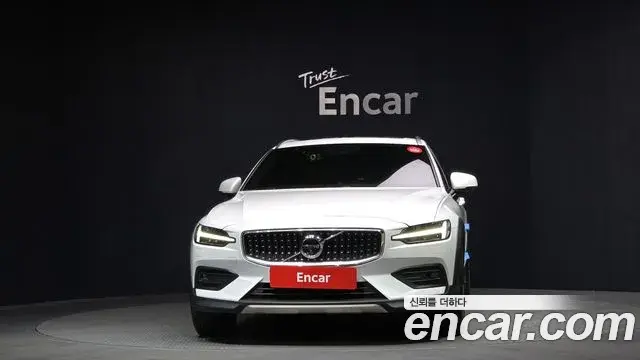 Volvo V60 Cross Country 2021 — ფოტო 3/20