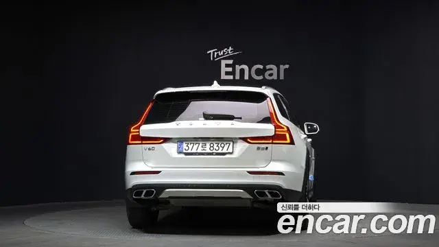 Volvo V60 Cross Country 2021 — ფოტო 14/20