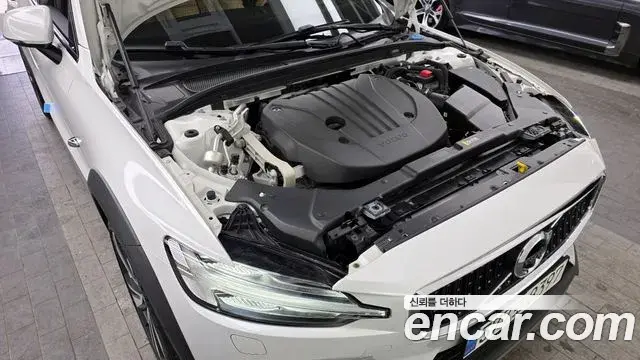 Volvo V60 Cross Country 2021 — ფოტო 6/20