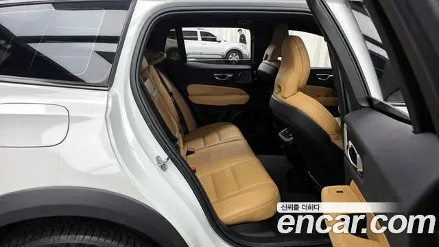 Volvo V60 Cross Country 2021 — ფოტო 8/20