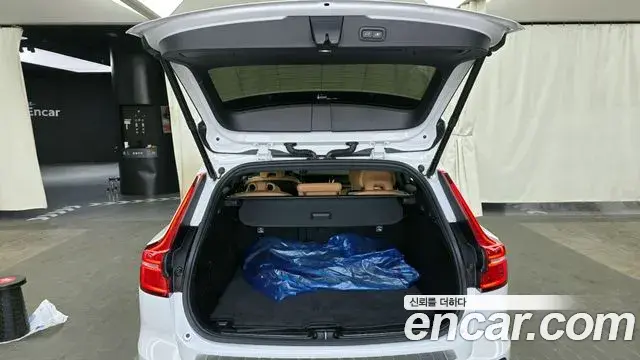 Volvo V60 Cross Country 2021 — ფოტო 13/20