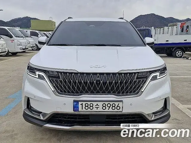 Kia Carnival 2023 — Фото 1/20