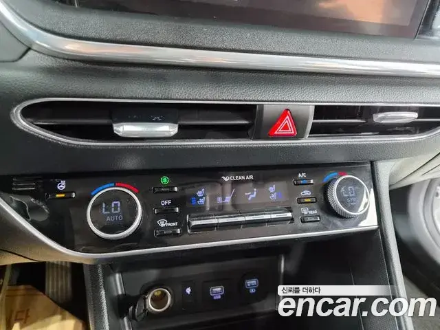 Hyundai Sonata Hybrid 2019 — Photo 8/20