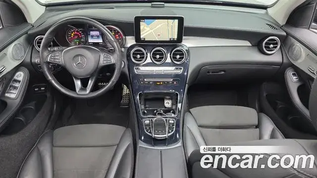 Mercedes-Benz GLC-Class 2019 — Photo 7/20