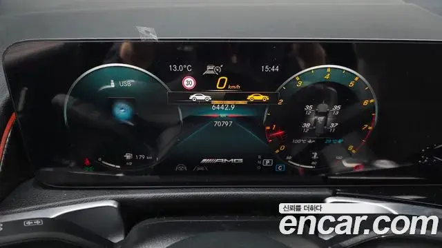 Mercedes-Benz GLB-Class 2022 — Photo 12/20