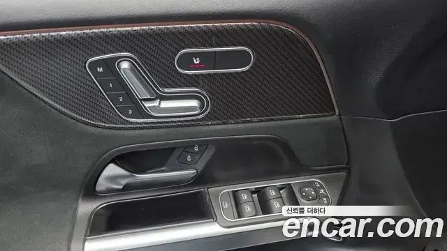 Mercedes-Benz GLB-Class 2022 — Photo 7/20