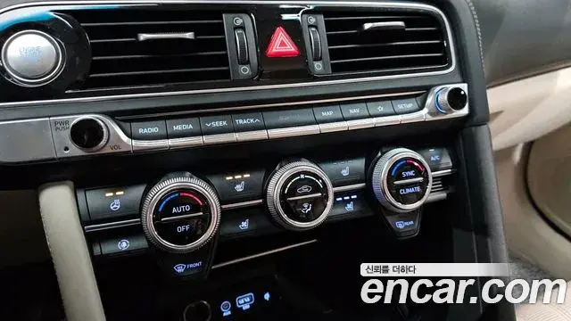 Genesis G70 2018 — ფოტო 18/20