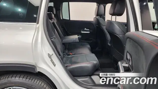 Mercedes-Benz GLB-Class 2021 — Photo 15/20