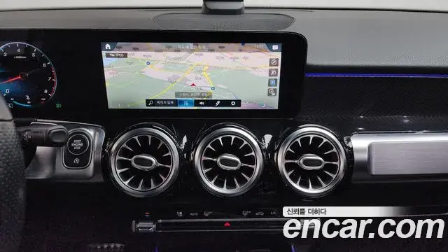 Mercedes-Benz GLB-Class 2021 — Photo 16/20