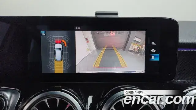 Mercedes-Benz GLB-Class 2021 — Photo 18/20