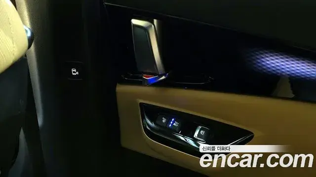 Kia Carnival 2021 — Фото 19/20
