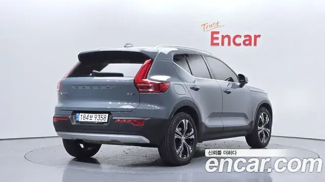 Volvo XC40 2020 — Фото 1/20