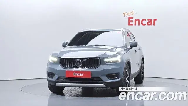 Volvo XC40 2020 — Фото 2/20