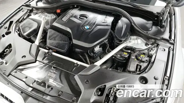 BMW 5 Series 2018 — Photo 13/20