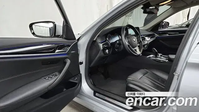 BMW 5 Series 2018 — Photo 8/20