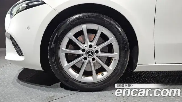 Mercedes-Benz A-Class 2020 — Şəkil 6/20