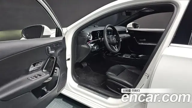 Mercedes-Benz A-Class 2020 — Şəkil 16/20