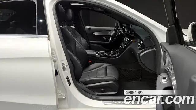 Mercedes-Benz C-Class 2018 — Şəkil 19/20