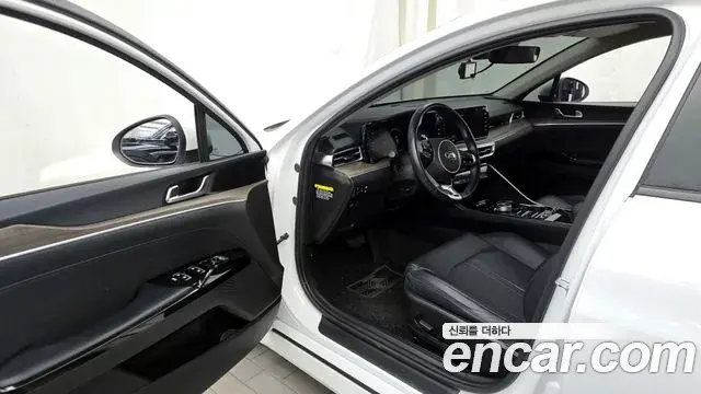 Kia K5 2020 — ფოტო 17/20