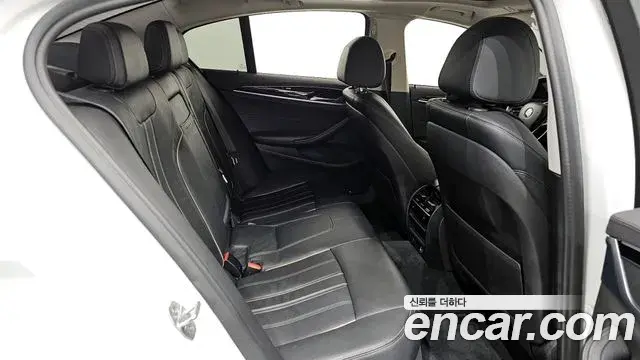 BMW 5 Series 2019 — Фото 12/20