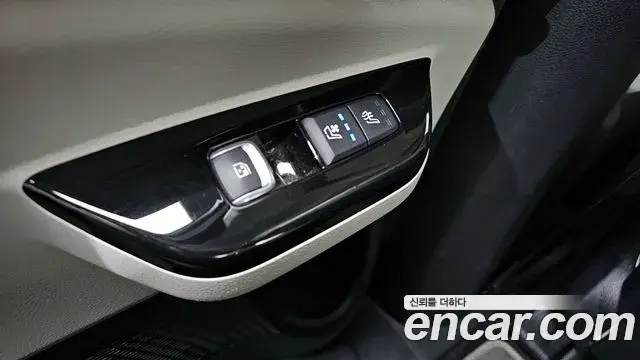 Kia Carnival 2021 — Photo 19/20