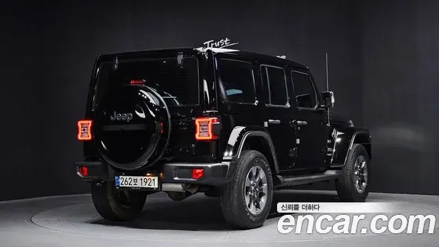 Jeep Wrangler 2022 — ფოტო 13/20