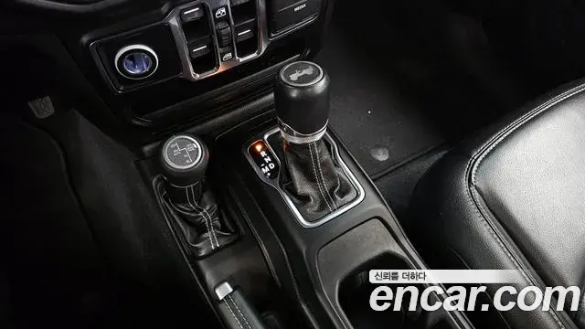 Jeep Wrangler 2022 — ფოტო 18/20