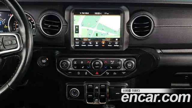 Jeep Wrangler 2022 — ფოტო 8/20