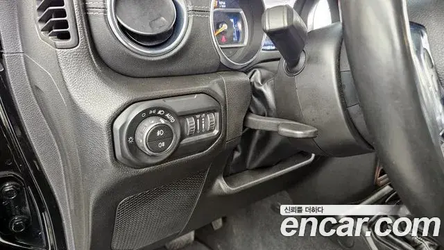 Jeep Wrangler 2022 — ფოტო 7/20
