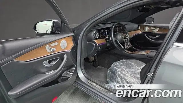 Mercedes-Benz E-Class 2021 — Şəkil 20/20