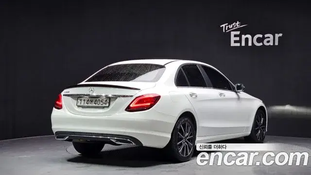 Mercedes-Benz C-Class 2019 — Photo 9/20