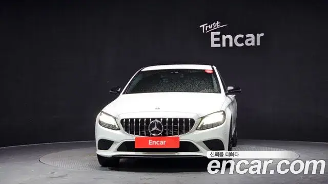 Mercedes-Benz C-Class 2019 — Photo 2/20