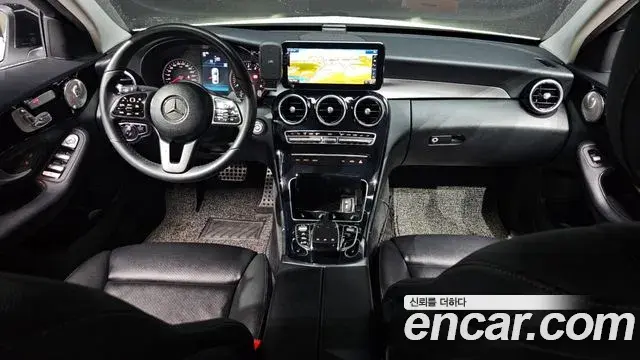 Mercedes-Benz C-Class 2019 — Photo 13/20
