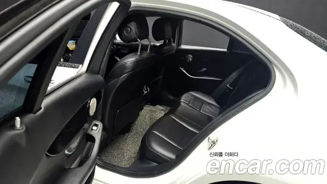 Mercedes-Benz C-Class 2019 — Photo 11/20