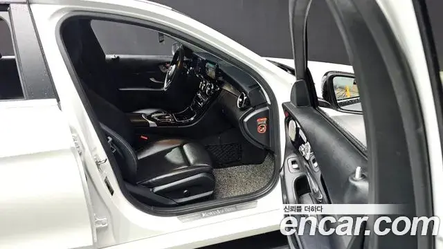 Mercedes-Benz C-Class 2019 — Photo 3/20