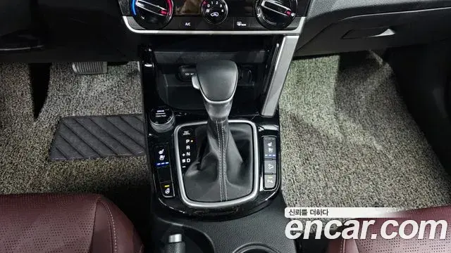 Kia Seltos 2020 — ფოტო 15/20