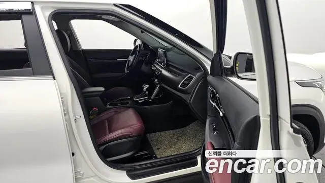 Kia Seltos 2020 — ფოტო 16/20