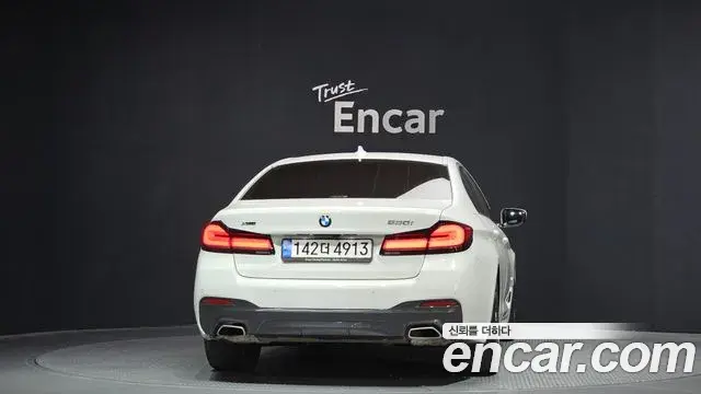 BMW 5 Series 2023 — Photo 12/20