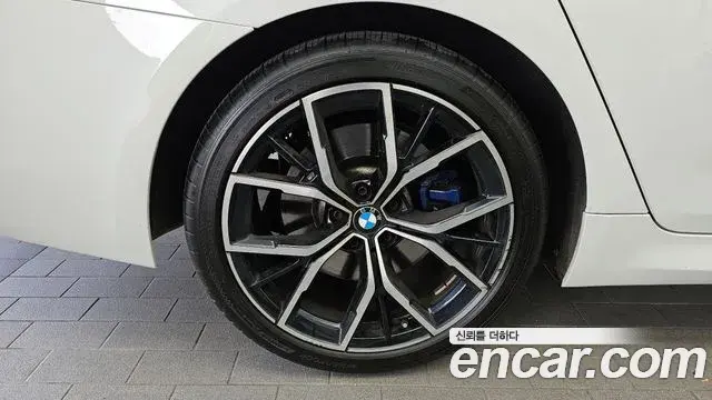 BMW 5 Series 2023 — Photo 10/20