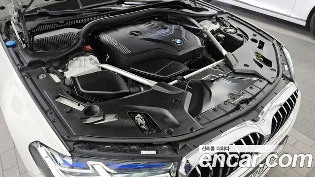 BMW 5 Series 2023 — Photo 14/20
