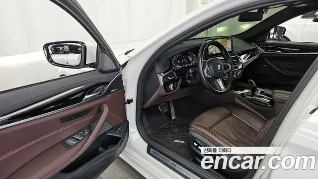 BMW 5 Series 2023 — Photo 15/20