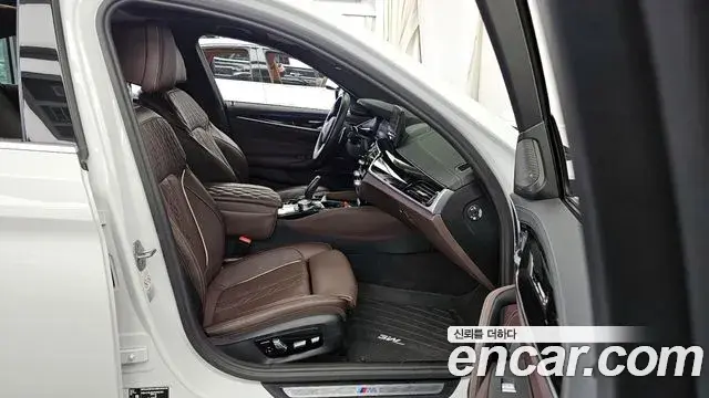BMW 5 Series 2023 — Photo 9/20